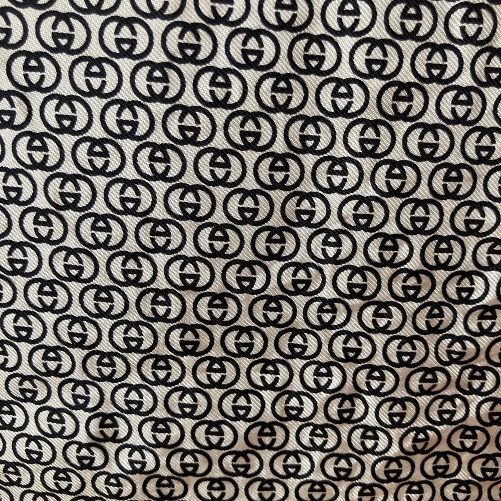 Vintage Gucci silk scarf 34x34 black interlocking G's classic logo on white - Picture 1 of 3